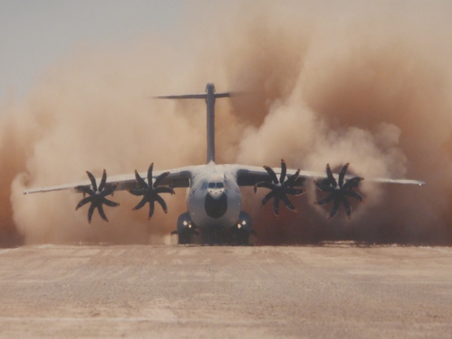 AIRBUS Showroom - der A400M als stünde man daneben